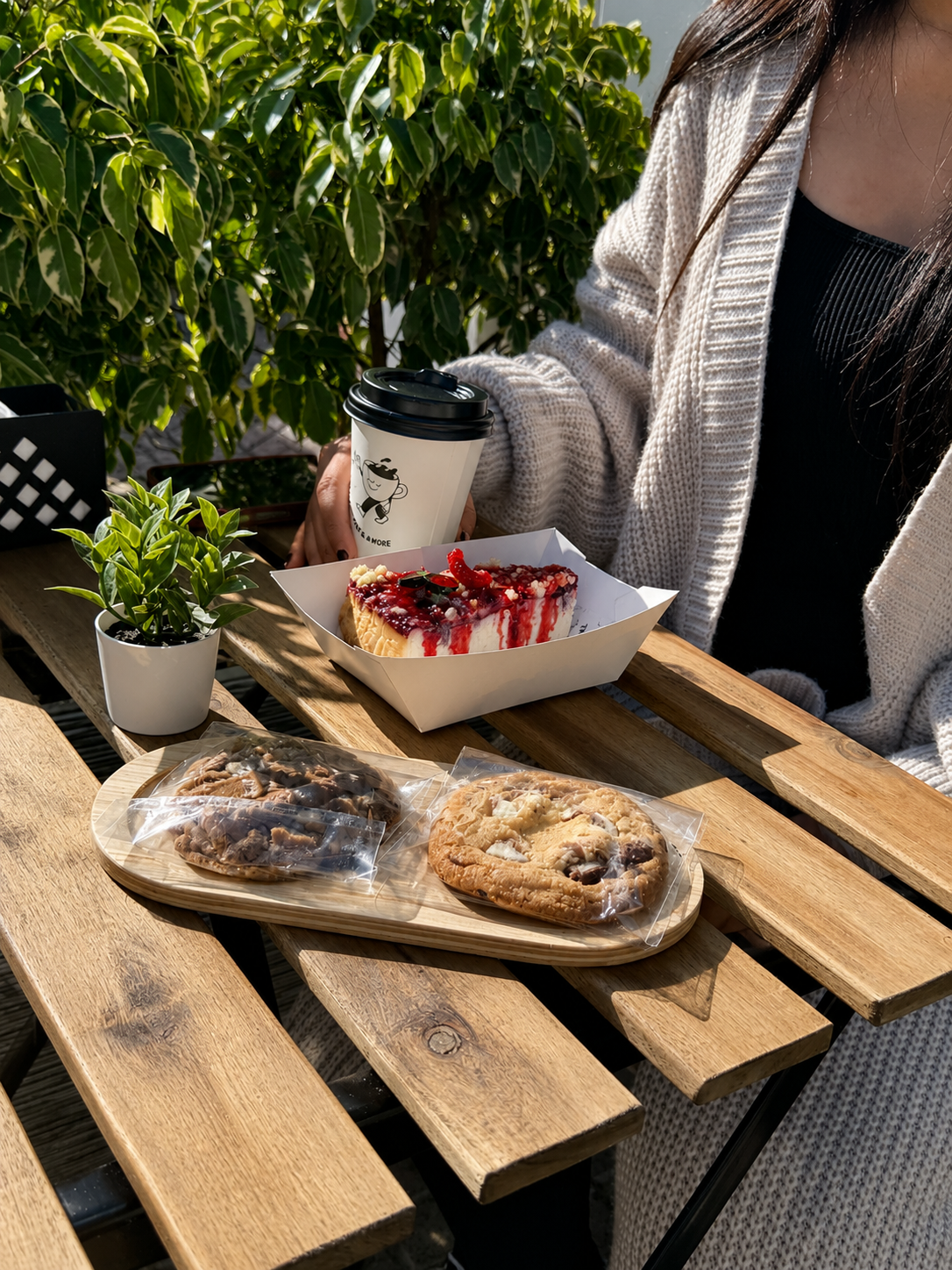 Coffee, cheesecake, and cookies on the Normal&More patio